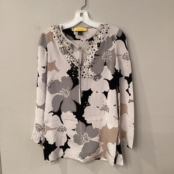 St. John Silk Blouse in Size 0 with Flowers and Beads around V-neck. - Picture 2 of 8